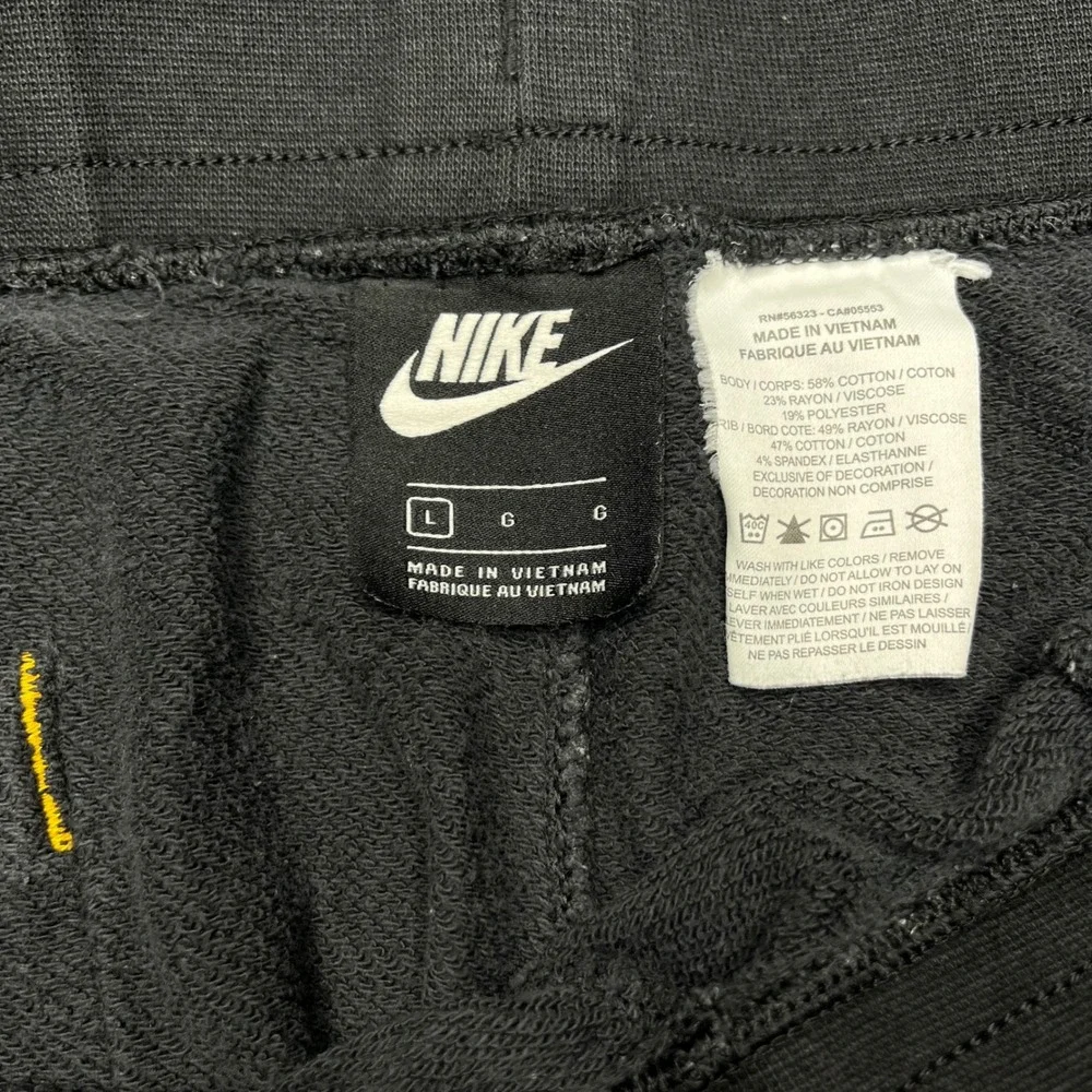 Nike Men's Athletic Shorts World Map Graphic‎ Black Yellow Pockets Size L